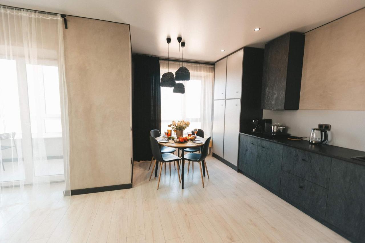 Graphite: Cozy With Separate Bedroom And Kitchen-living Apartment