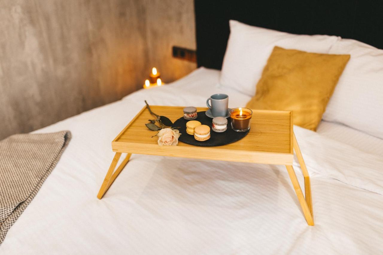 Apartment Graphite: Cozy With Separate Bedroom And Kitchen-living