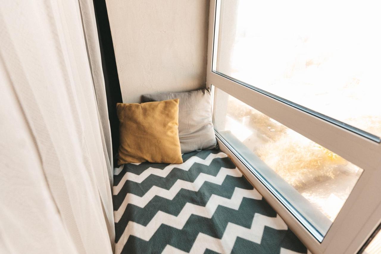 Graphite: Cozy With Separate Bedroom And Kitchen-living Apartment