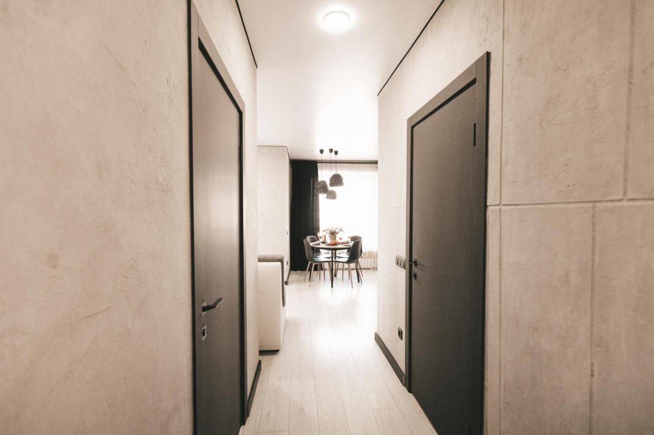 Apartment Graphite: Cozy With Separate Bedroom And Kitchen-living *