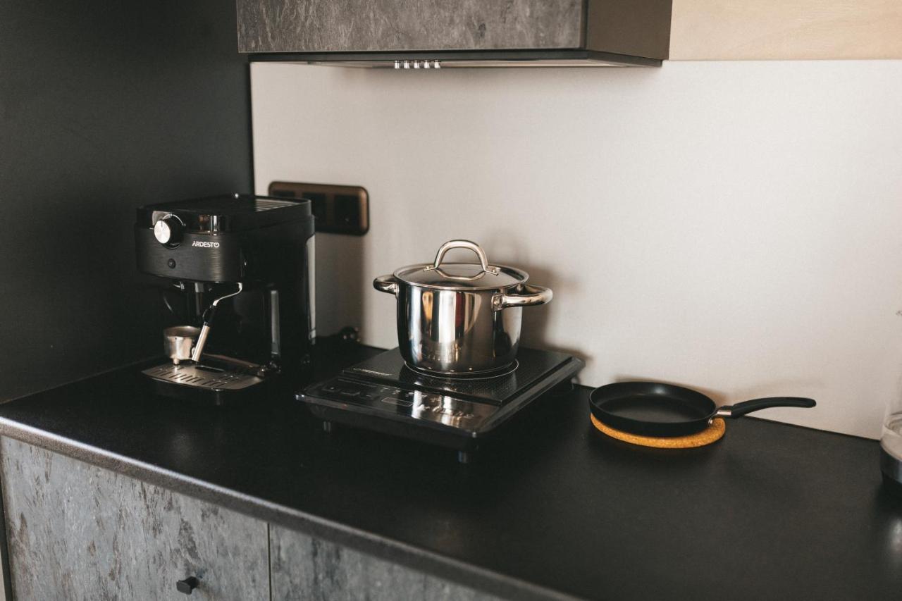 Graphite: Cozy With Separate Bedroom And Kitchen-living