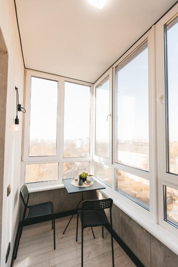Apartment Graphite: Cozy With Separate Bedroom And Kitchen-living